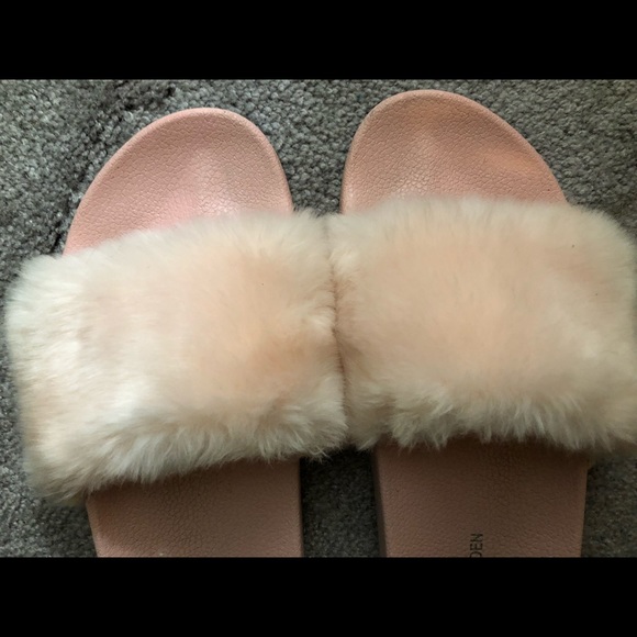 Steve Madden Faux Fur Slides - Picture 2 of 4